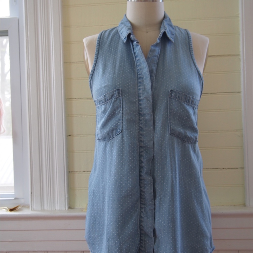 Cloth & Stone polka dot chambray button up tank
